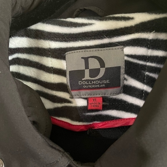 DOLLHOUSE OUTERWEAR, NWOT, BLACK POLYESTER JACKET. SIZE XL - Picture 3 of 6